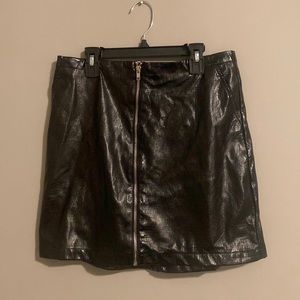 Shinestar faux leather skirt with zipper
